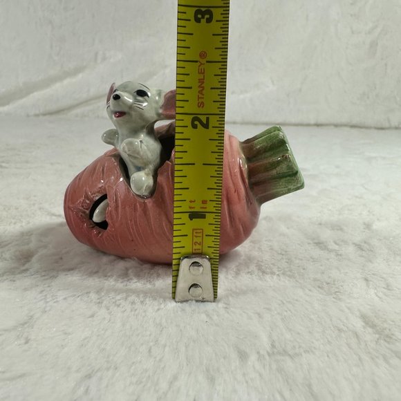 Vintage kitschy ceramic Mouse in Carrot Toothpick Holder Hand Painted 1950’s - Picture 6 of 7